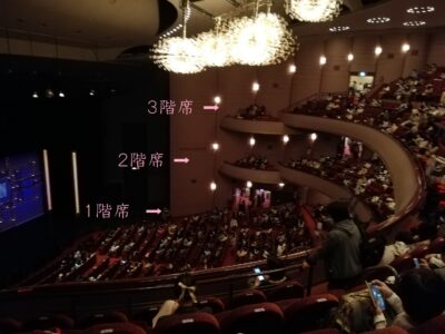 梅田芸寿劇場メインホールの１階席_２階席_３階席_宝塚歌劇公演