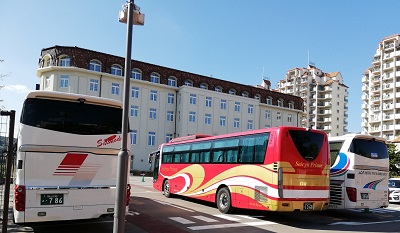 パガド_初日公演_遠征組の大型バス
